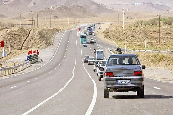 برف و باران در جاده های ۵ استان کشور می بارد