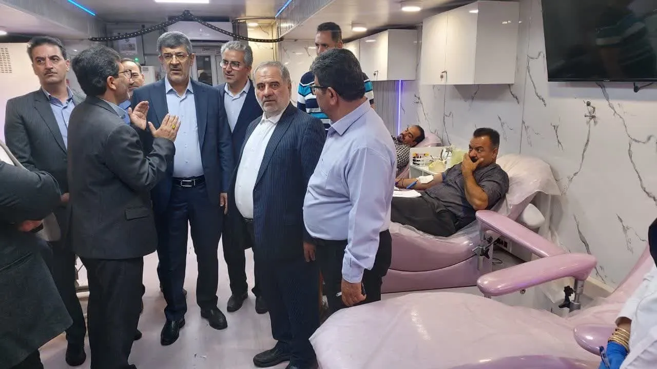 بازدید استاندار یزد از سامانه سیار شهدای انتقال خون یزد