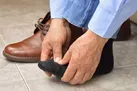 بی‌حسی یا گزگز پاها چه دلایلی دارد؟