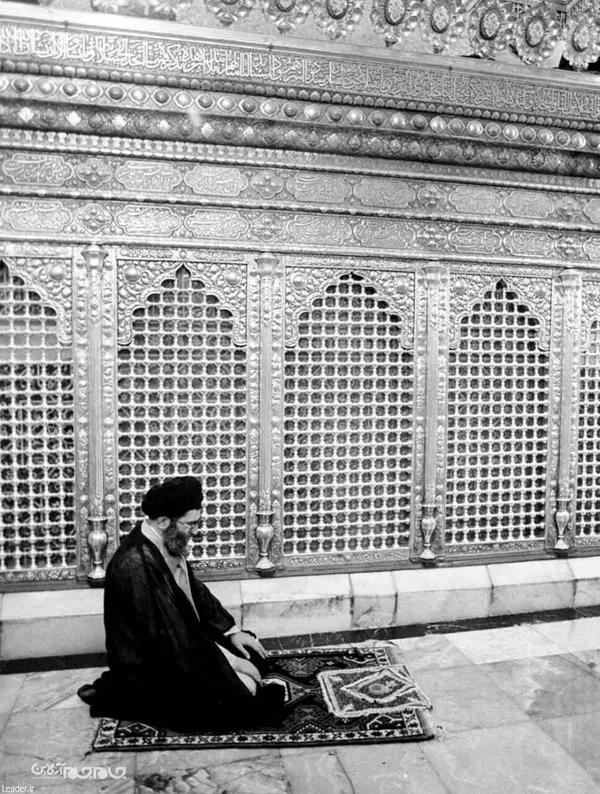 تصاویری از حضور رهبر انقلاب اسلامی در حرم حضرت فاطمه معصومه (سلام&zwnj;الله&zwnj;علیها)
