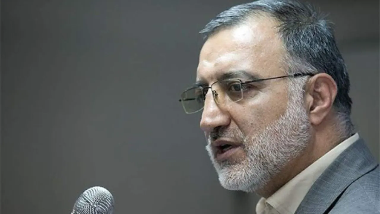 مشکلات کشور، وجود مسئولان خودباخته است/ دولت باید مصوبه مجلس برای لغو تحریم‌ها را اجرا کند