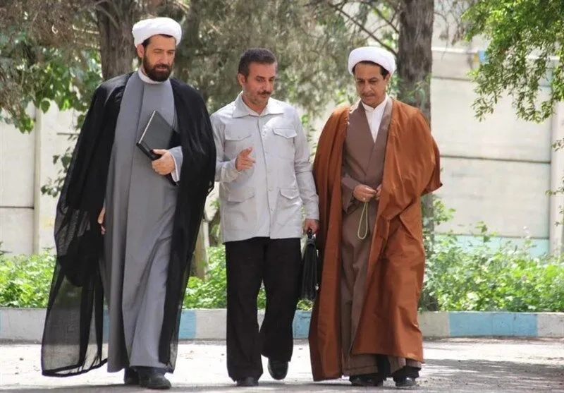 شهید رجایی با وجود جایگاه مهم در تاریخ معاصر، آثار نمایشی محدودی در سینما و تلویزیون دارد. نگاهی به «دولت عشق» و «راز ناتمام» و جای خالی یک روایت تازه از رجایی