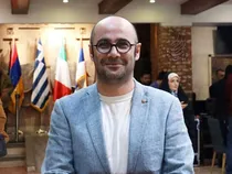 عطایی: به تغییر نگاه به هنرمندان نیاز داریم