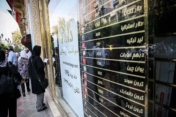 دلار به کانال ۳۰ هزارتومانی بازگشت/یورو ۳۵۷۰۰ تومان
