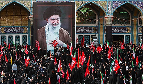 تشییع پیکر مطهر رهبر شهید انقلاب در مسجد جمکران تشییع پیکر مطهر رهبر شهید انقلاب در مسجد جمکران