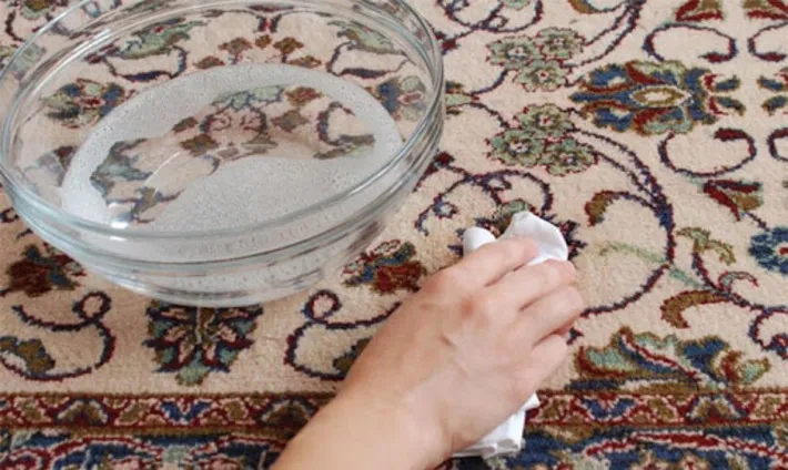 نحوه پاک کردن لکه روغن از روی فرش
