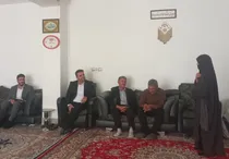 مدیر بیمه دی خراسان جنوبی در جمع خانواده‌های ایثارگر و بیمه‌شدگان خاص