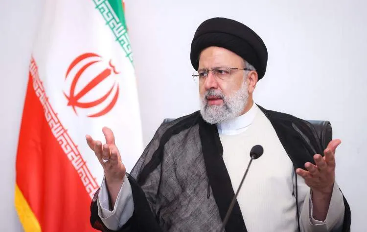 درخواست رئیسی از خانواده شهدا: از موضع صاحبان انقلاب، مطالبه‌گری کنید