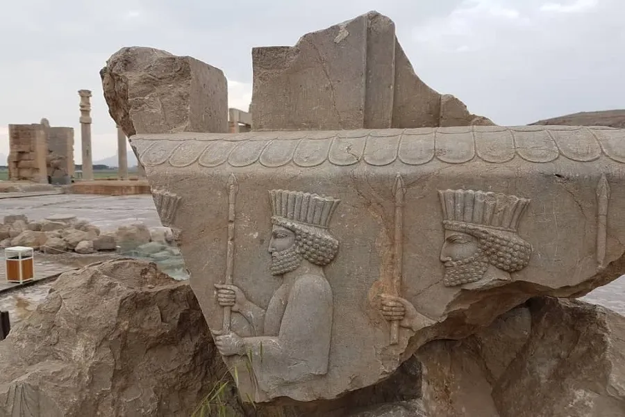 نگاه باستان‌شناسی به مهم‌ترین بناهای تاریخی ایران در «ایران باستان» / از تخت جمشید تا کشتی بازمانده از دوران صفوی