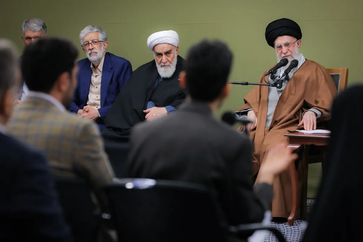 گسترش شاعران متعهد و انقلابی جوان امید‌آفرین است