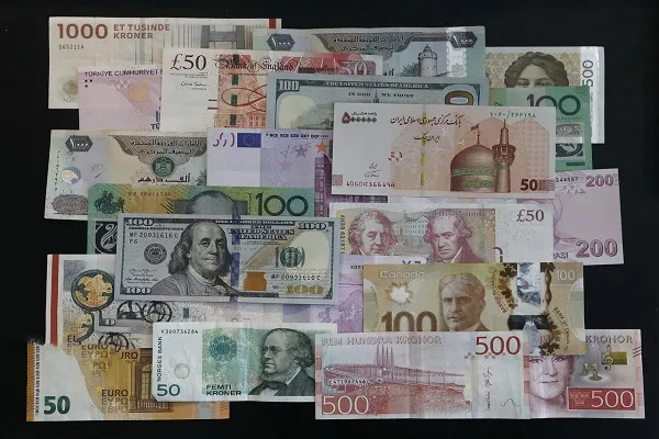 کاهش قیمت رسمی ۱۷ ارز