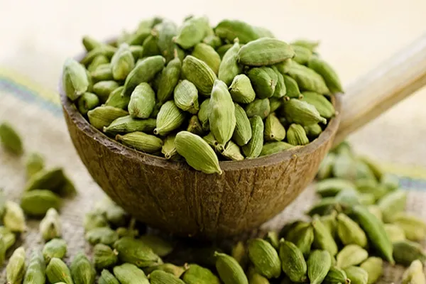 عوارض خطرناک ملکه ادویه‌ها برای سلامتی!
