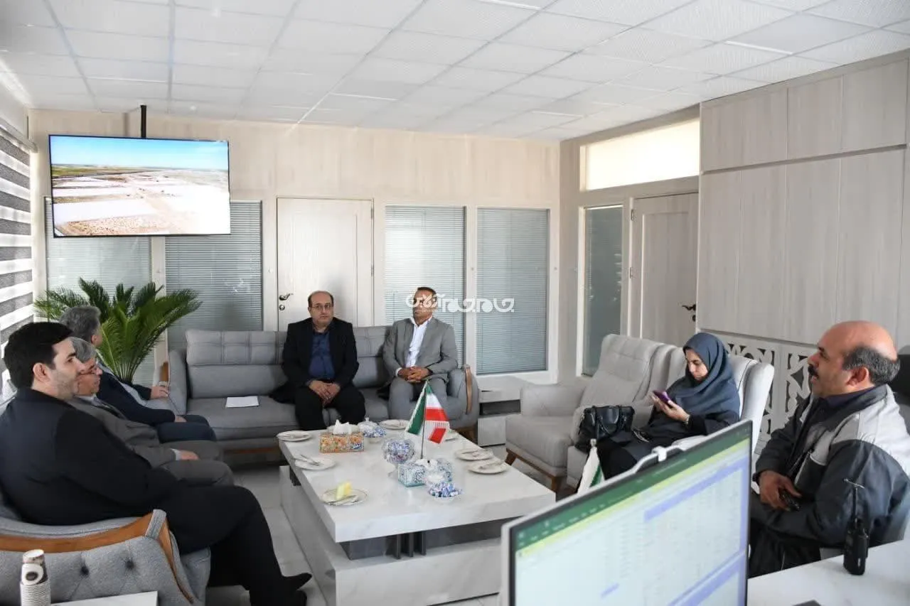 بازدید قائم‌مقام صندوق بیمه کشاورزی از بزرگ‌ترین واحد تولید شیر در تبریز