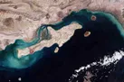 حراج کیش و قشم لازم نیست | پرداخت حقوق‌های نجومی و سوء‌ مدیریت را متوقف کنید   