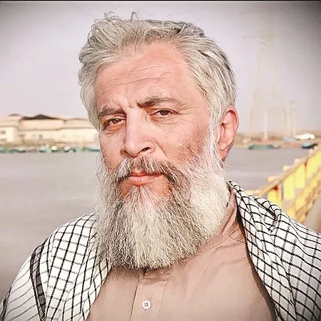 دنبال حاج‌احمد می‌گشتم!