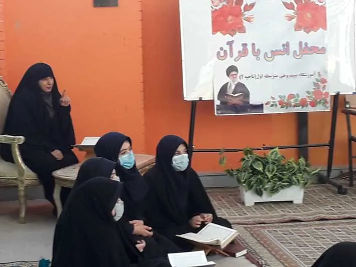 مراسم جزء خوانی و تدبر در قرآن در مدارس دخترانه متوسطه
