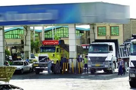 برخی جایگاه‌ های سوخت گازوئیل آزاد را لیتری ۲۵۰۰ تومان می‌فروشند