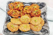 سوهان کنجدی؛ پای ثابت پذیرایی نوروز