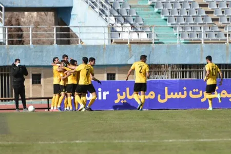 سپاهان با عبور از نساجی به کورس برگشت / توقف گل‌ گهر مقابل پیکان