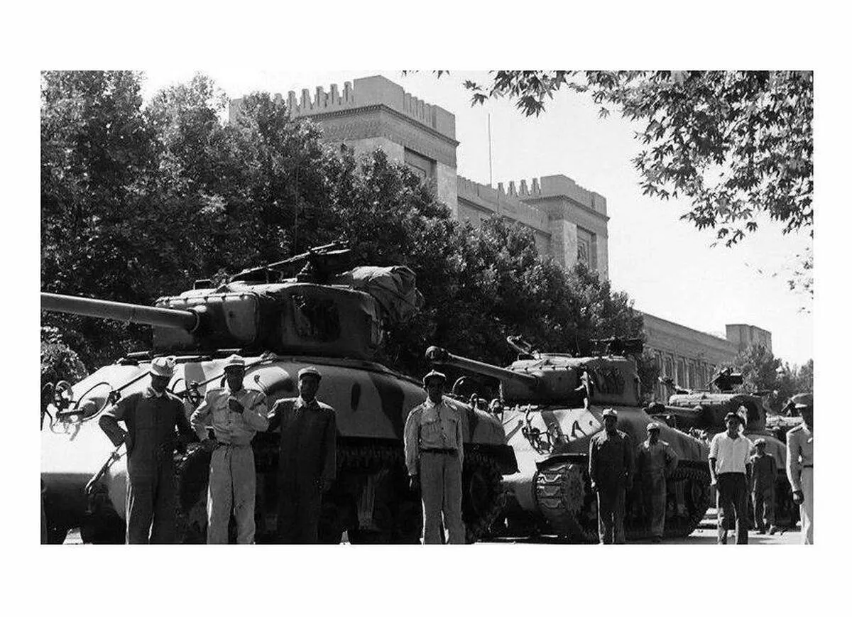 وابستگان شاه هم وقایع ۲۸ مرداد را کودتا می‌دانند