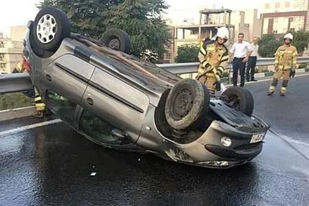 واژگونی پژو ۲۰۶ در بزرگراه شهید حقانی (فیلم)