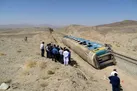 ببینید| خروج قطار مسافربری مشهد به یزد از ریل بر اثر برخورد با بیل مکانیکی