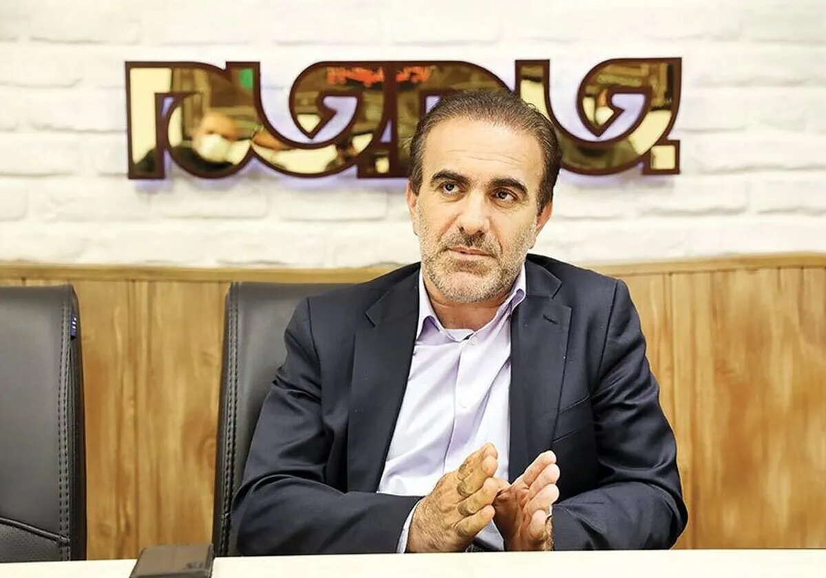 ‌ایستاده مثل کادر درمان