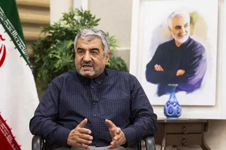 به معاونانم گفتم سردار سلیمانی فرمانده سپاه است / حاج‌ قاسم نویسنده نامه ۲۴ فرمانده به خاتمی بود