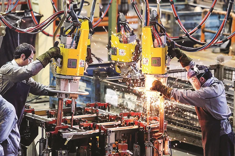 «گام» دولت؛ بهبودتولید و مهارتورم