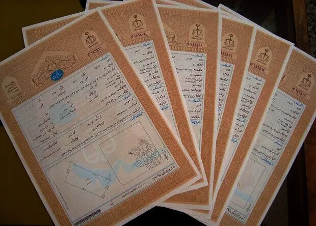اهداء اسناد مالکیت اماکن ورزشی گتوند به رئیس اداره ورزش و جوانان شهرستان