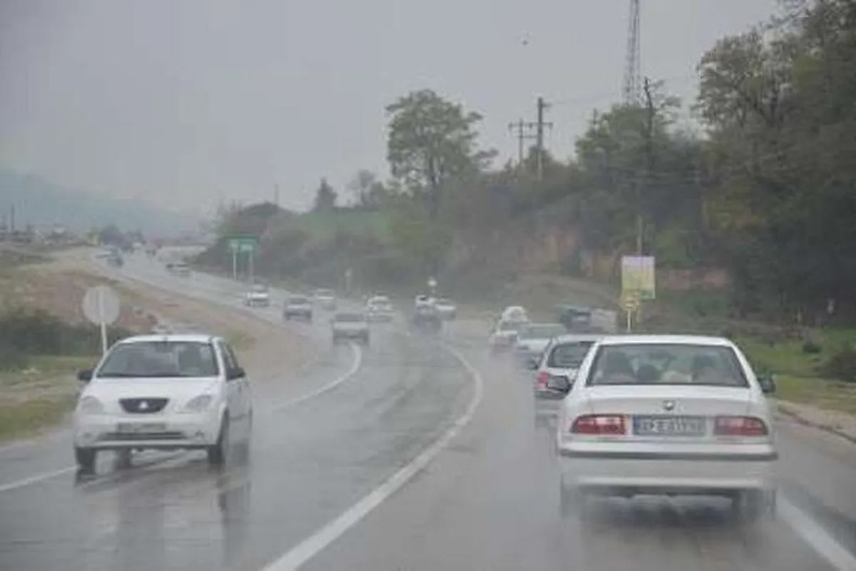 بارش باران در محورهای ۹ استان و ترافیک نیمه‌سنگین در برخی جاده‌ها