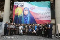 گزارش تصویری | بازدید جمعی از هنرمندان از محل حمله رژیم صهیونی به ساختمان شیشه‌ای صداوسیما
