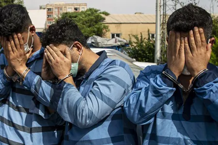 دستگیری ۸ متهم عرضه‌کننده مواد محترقه / تذکر، اخطار و پلمب ۲۴۶ واحد صنفی