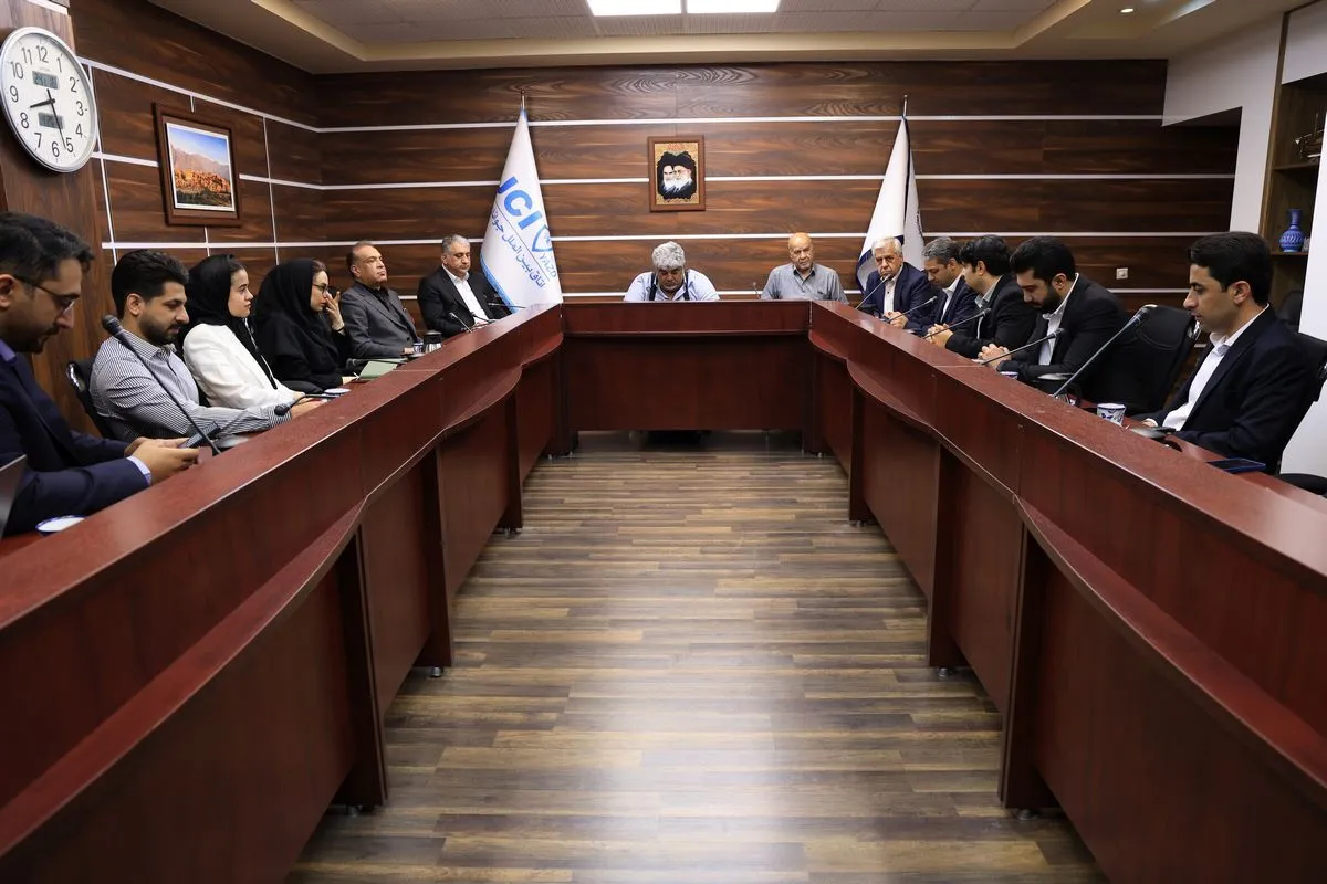 تأکید رئیس اتاق بازرگانی یزد بر ضرورت کار جمعی و مطالبه‌گری اصولی جوانان