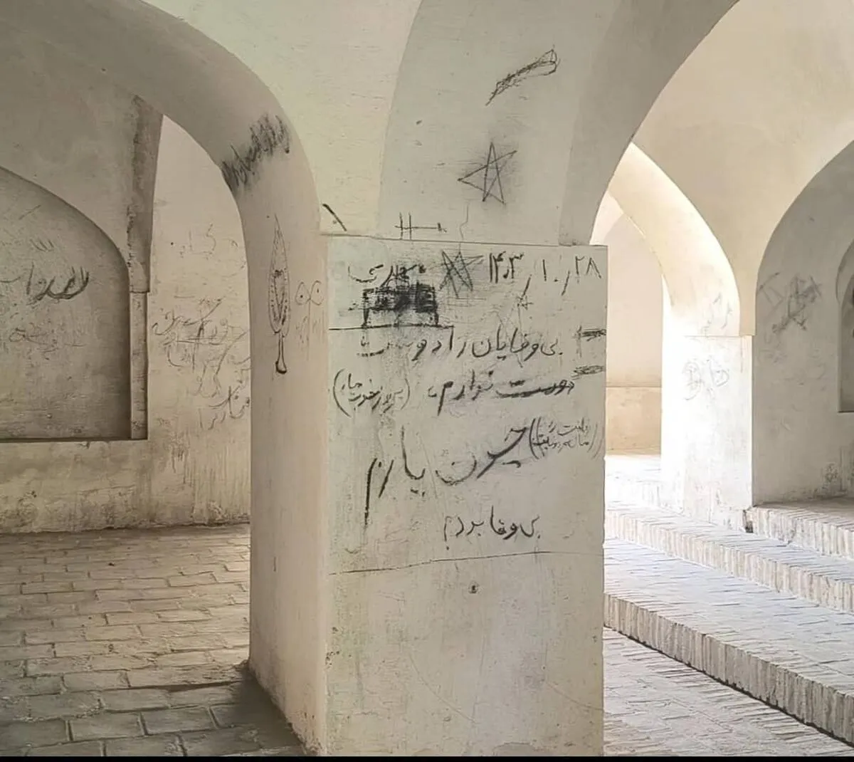 رنجور از بی‌مهری‌ها