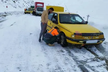ضرورت تجهیز خودروها به زنجیر چرخ / 10 جاده به دلیل کاهش ایمنی مسدود است