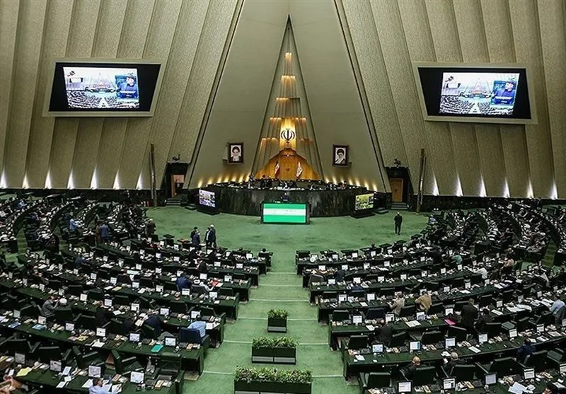 پژمانفر: زنان شاغل سرپرست خانوار حق عائله‌مندی می‌گیرند