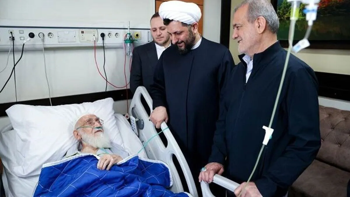 عیادت رئیس جمهور از آیت‌الله العظمی نوری همدانی