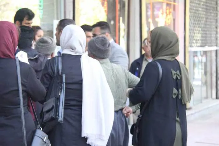 ماسک زدن جایگزین فاصله‌ فیزیکی نمی‌شود