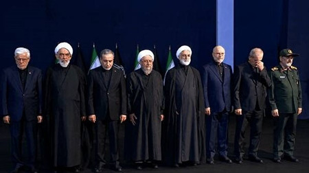 ببینید | ادای احترام سران قوا و مسئولان ارشد کشور به پیکر امام شهید