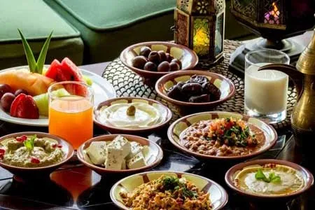 چگونه در ساعات روزه‌ داری تشنه نشویم؟ / نوشیدنی‌های افطار تا سحر