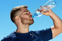 ببینید | آیا نوشیدن هشت لیوان آب در روز برای بدن مفید است؟