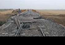 حمله دشمن به تجارت و خدمات ایران