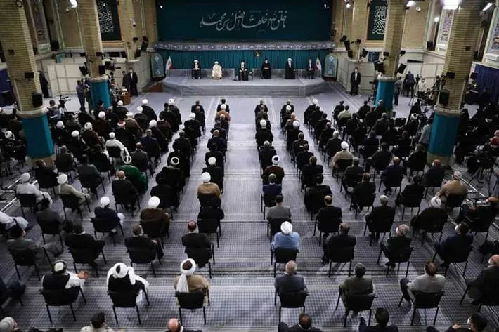 مسئولان نظام و میهمانان کنفرانس وحدت اسلامى‌ با رهبر انقلاب دیدار کردند