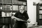 قبل انقلاب، یک کتاب هم نمی‌توانستیم بخوانیم