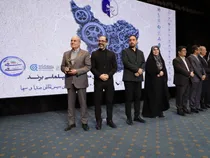  دریافت تندیس «سفیر اقتصاد» در مجمع ملی دیپلماسی برند ایران