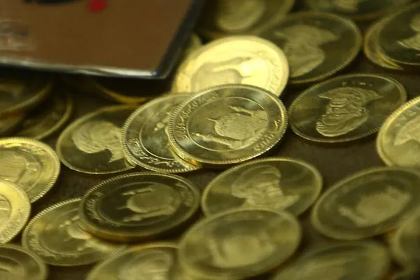 قیمت سکه ۳۰۰ هزار تومان کاهش یافت