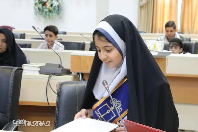دیدار جمعی از دانش آموزان با فرمانده سپاه قمربنی هاشم (ع)
