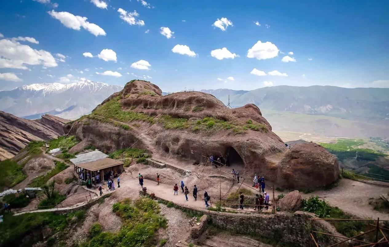 به مناسبت ثبت جهانی مجموعه الموت با دکتر مراد عنادی درباره جایگاه آن در تاریخ ایران گفتگو کردهایم به مناسبت ثبت جهانی مجموعه الموت با دکتر مراد عنادی درباره جایگاه آن در تاریخ ایران گفتگو کردهایم