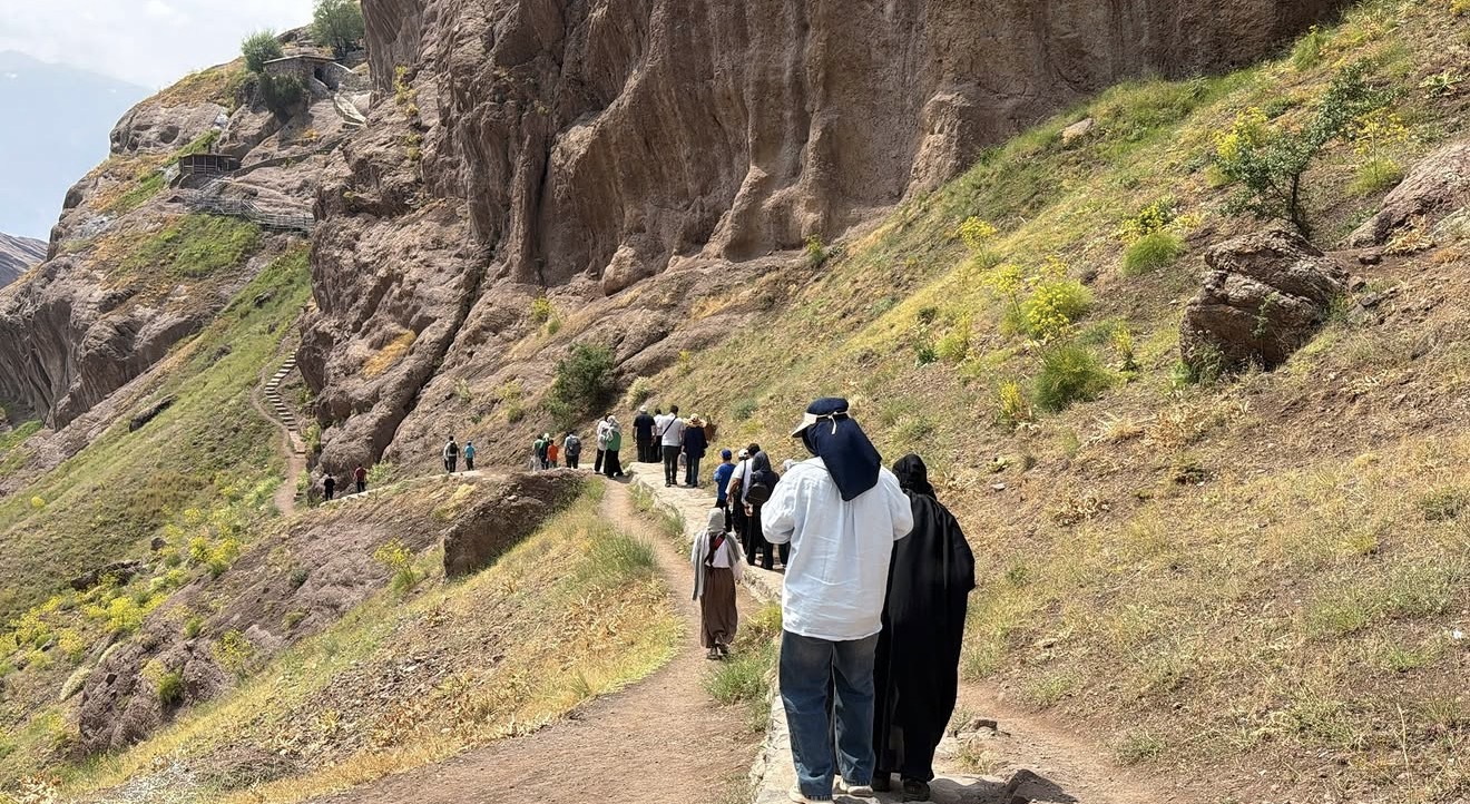 به مناسبت ثبت جهانی قلعه الموت؛ تور ۱۲۰ نفره بازدید از این میراث جهانی برگزار شد